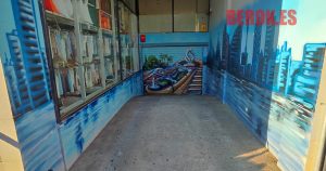 Graffiti Parking Azul Gaudi Lagarto Skyline Azul 300x100000